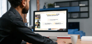 Imagen: Persona mirando una capacitación